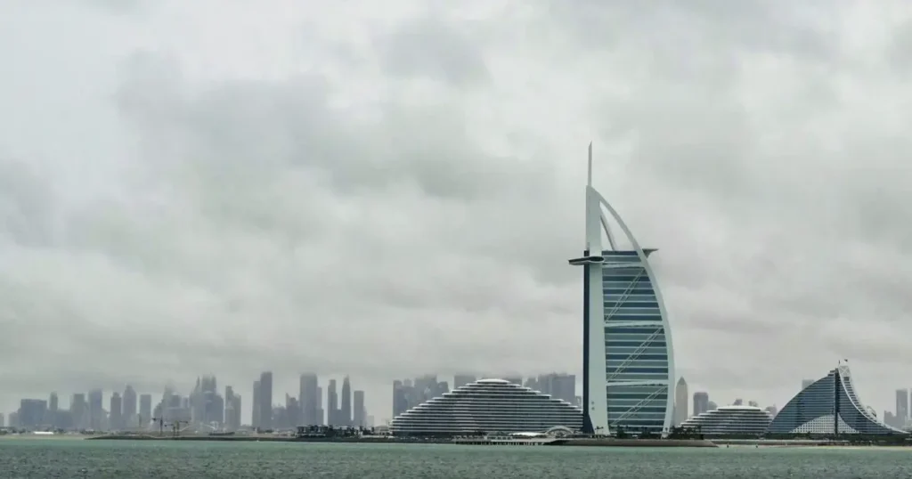 Fog, Clouds and Light Rain in the UAE – What to Expected this Weekend UAE weekend weather update